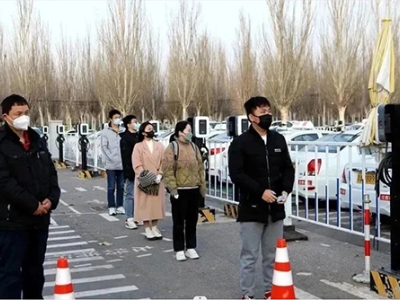 東方時(shí)尚駕校速成班多久能拿駕照？