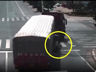 北京東方時尚駕校帶你看看馬路死亡月牙是什么？