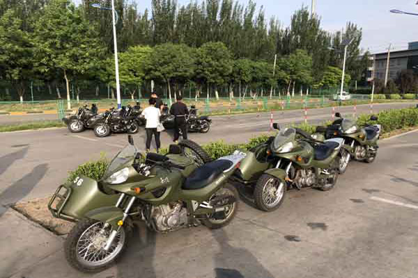 東方時尚駕校：矮個子這樣學車，不僅不痛苦還學得快！