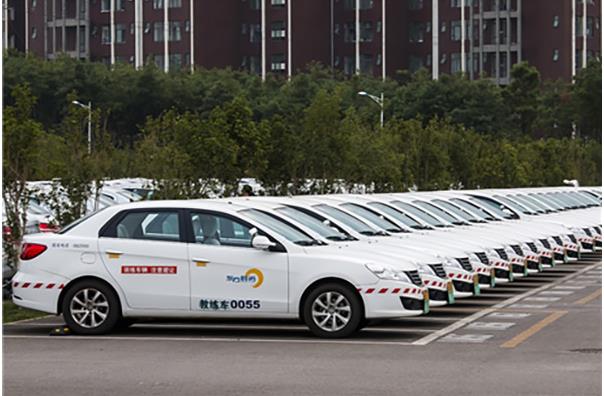 「東方時尚駕校」