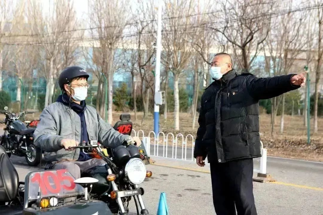 「東方時尚駕校」