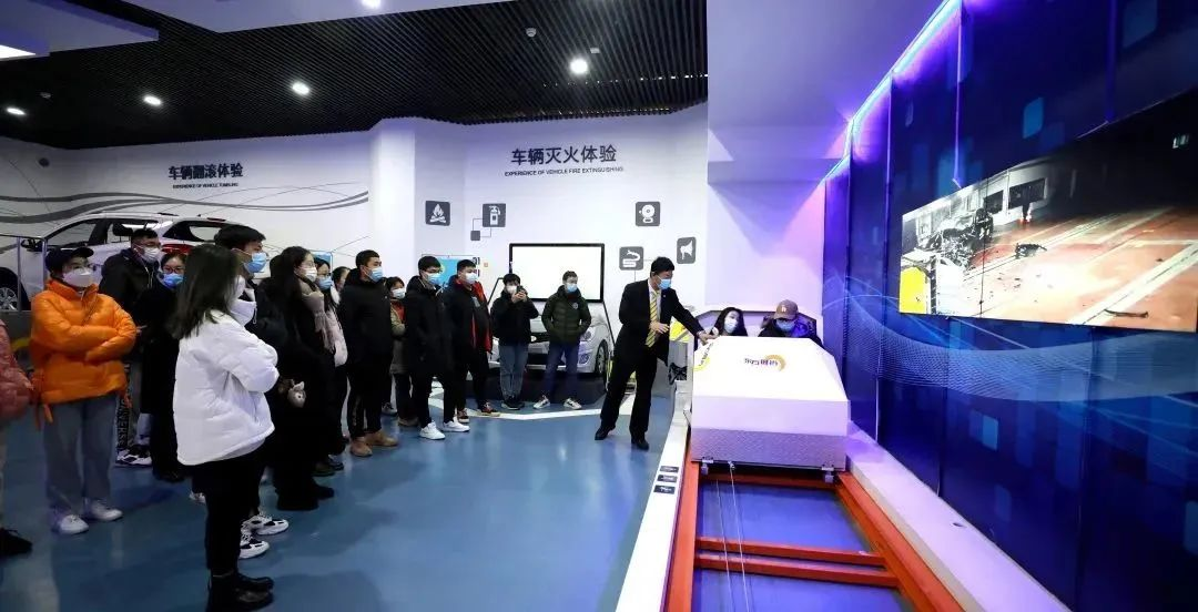 「東方時尚駕校」