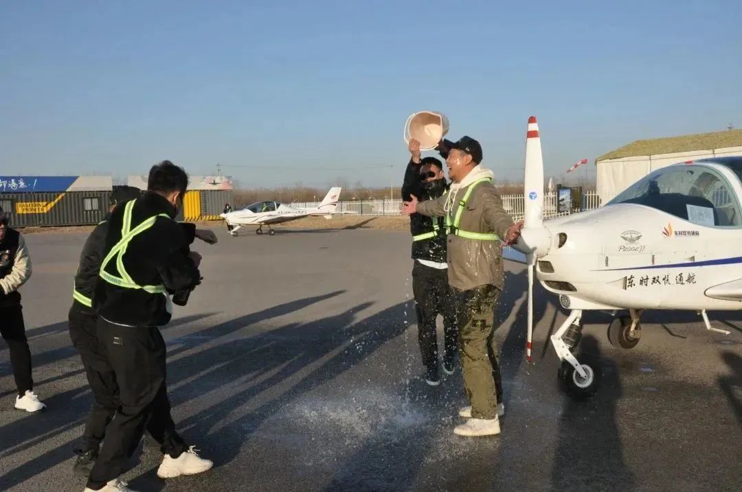 「東方時尚駕校」