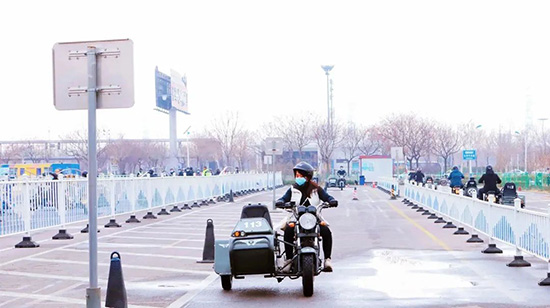 東方時(shí)尚摩托車駕照考試條件有哪些呢？