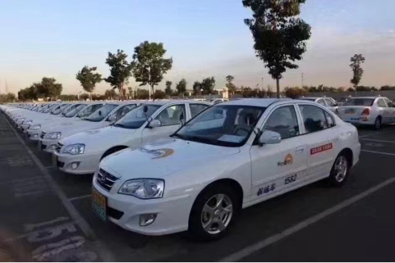 東方時尚駕校教你臺風(fēng)天開車要注意什么？