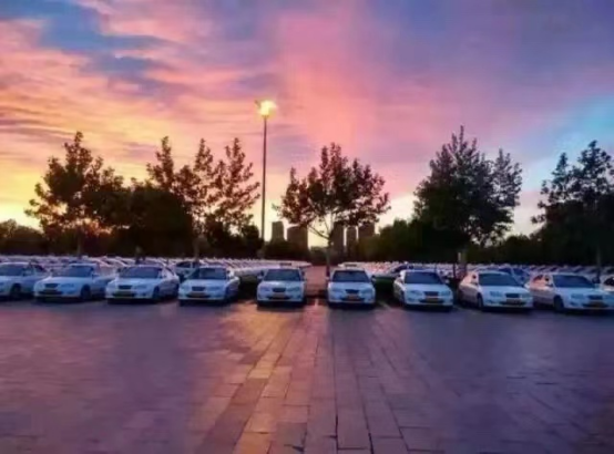 東方時尚駕校教你臺風(fēng)天開車要注意什么？