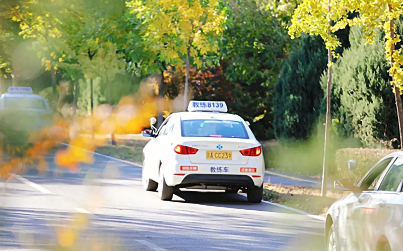 「東方時(shí)尚駕校」